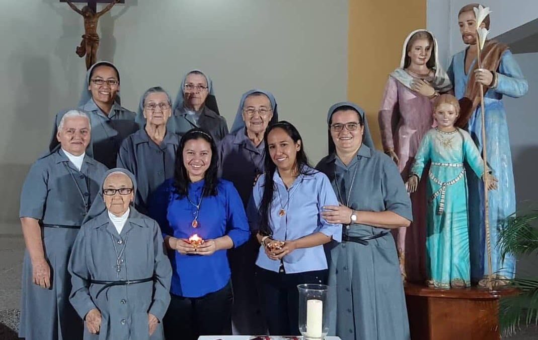 Rosa y Diana comienzan el postulantado